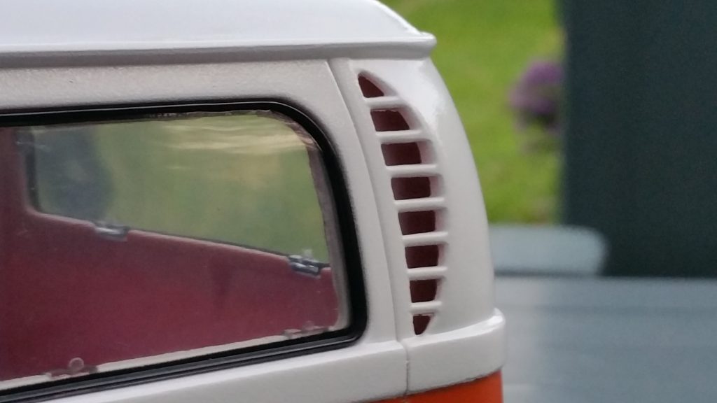 VW T2 in Weiß / Verkehrsorange Lüftungsohren(in Arbeit)